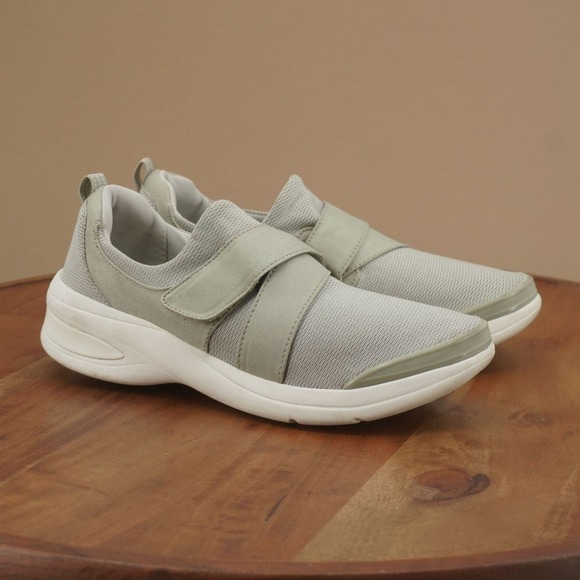 Bzees Womens Refresh Stretch Knit Slip On Sneakers Comfort Shoes Gray 7.5M - Picture 1 of 9